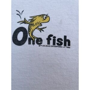 VINTAGE 1996‎ Dr. Seuss One Fish Two Fish T-shirt Gray  RARE Fits Like A Medium